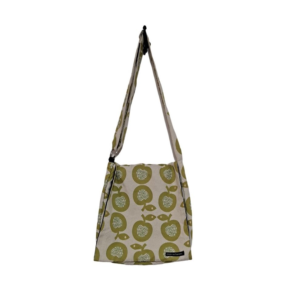 Släinte Shoulder Bag Apples Hearts Graphics Casual Chic Tote Ivory cream Green